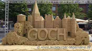 Riesige Sandskulptur entsteht auf dem Ulmer Münsterplatz