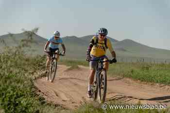 Mickel (45) werkt fietstocht af van 715 kilometer door woeste Mongoolse natuur: “Lokaal gezin trakteerde me op paardenkaas: niet te eten”