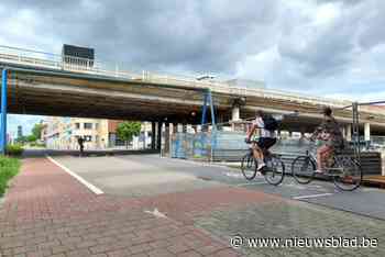 Nieuwe belijning en zebrapaden moeten verkeersknoop aan Hanswijkvaart ontwarren: “Duidelijker voor vele fietsers en voetgangers”
