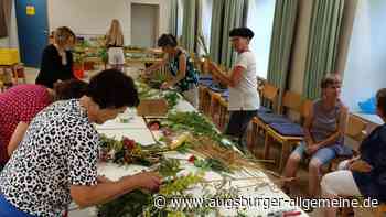 Das Kräuterbuschen binden ist eine schöne Tradition