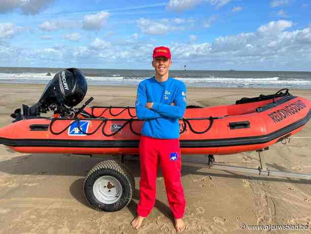 Strandredder Noah (24) geeft lessen zwemmen in open water: “Sommige kustburgemeesters doen niet mee. Dat is fout’