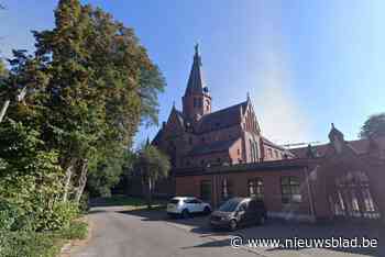 Hevige uitslaande brand bedreigt kerktoren van college van Essen