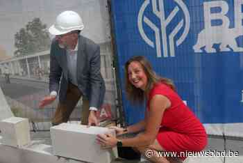 Eerste steen van nieuwe vleugel lagere school De Kleurenboom is een feit: “Hopelijk is het gebouw af in april 2025”
