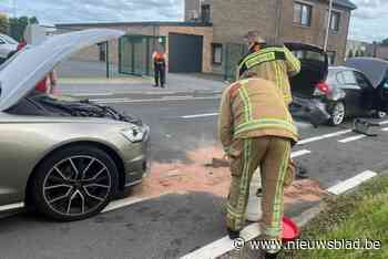Autobatterij vliegt in brand na kop-staartbotsing in Hoeselt