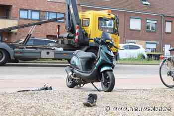 Bromfietser zwaargewond na botsing met auto in Rotem