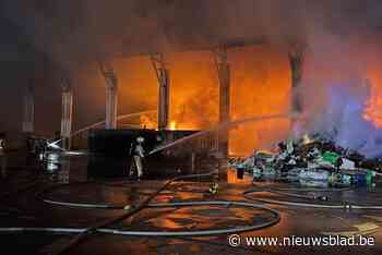 Zware brand in afvalberg is na uren werken volledig geblust: recyclagebedrijf zal twee dagen inactief blijven
