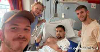 Zwaargewonde Mark (26) geeft weer mini-concert na Duits hoteldrama: ‘Meer en meer leven komt terug’