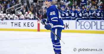 Maple Leafs sign Steeves to two-way contract