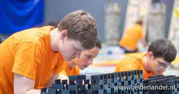 Úren en úren bouwen, in alle rust, gehurkt en op je sokken: ‘Het heeft wel iets meditatiefs’