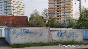 Stadtverwaltung Freising soll schneller handeln: Verfassungsfeindliche Schmierereien zügiger beseitigen