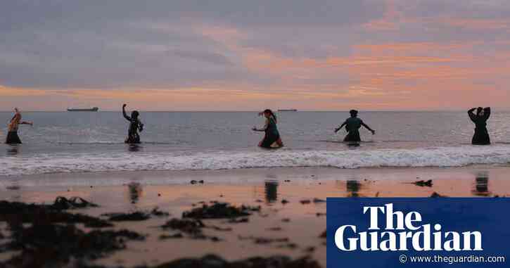Waves of grief: this dance show about loss needed to be staged in the sea