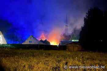 Zware uitslaande brand vernielt woning in Merendree