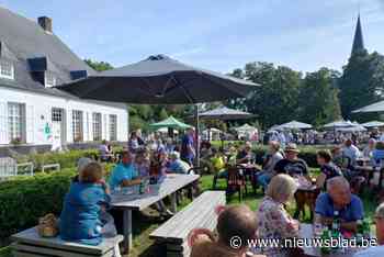 Kunst- en boekenmarkt rond gebouw Toerisme Westerlo
