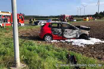 Auto brennt bei Borgentreich: Schwerer Unfall auf L838-Kreuzung