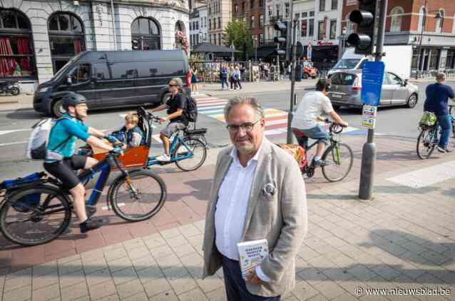 Antwerps mobiliteitsschepen Koen Kennis verdedigt zijn beleid in boek: “Mobiliteit is verbonden met welvaart en welzijn”