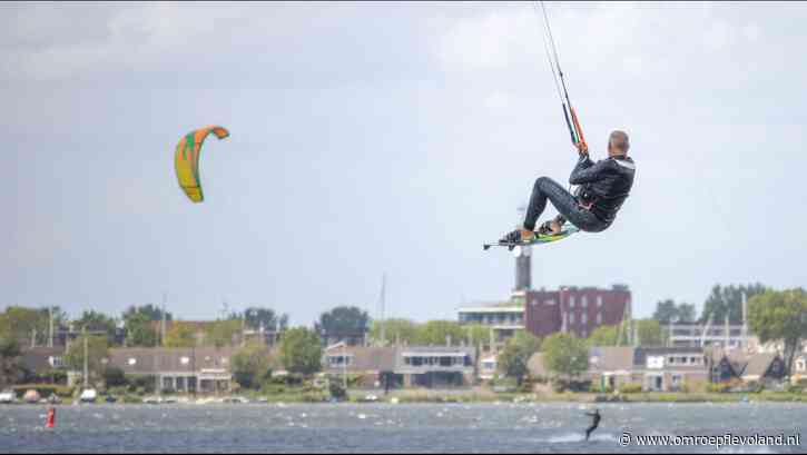 Zeewolde - Aanvraag om kitesurfen voor Woldstrand toe te staan