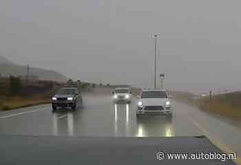 Video: BMW-held denkt dat regen hem niks kan maken