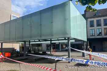 Stad laat voor veiligheid alle glaspanelen uit ‘buspaleis’ halen