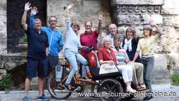 Große Freude bei den Rikscha-Fahrern