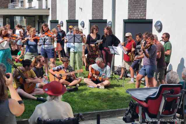 Bewoners Eyckenborch dagje mee op volksmuziekstage: “Dit bezorgt ons kippenvel”