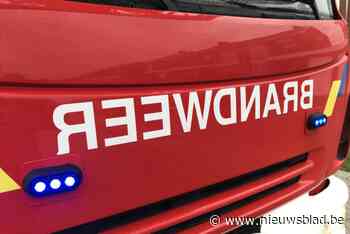 Brandweer blust ondergrondse vuilnisbak