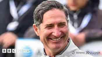 Starbucks new boss under fire for 1,000-mile commute