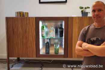 Antwerpse meubelmaker Stijn Hahn (42) opent pop-up in Kloosterstraat: “Designs uit de jaren zestig en zeventig vind ik mooi”