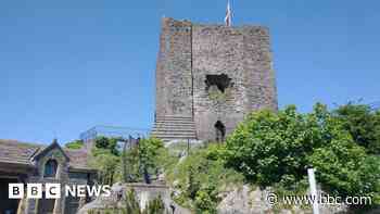 Castle's restoration work delayed by a year