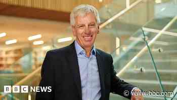 UK's longest-serving university boss to retire