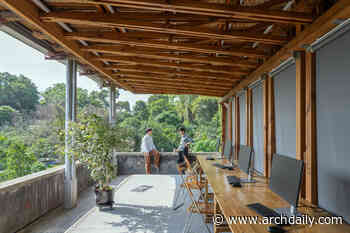 An Office Free in the Gaps of an Urban Village / LLC Studio