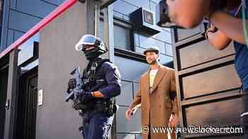 Influencer Andrew Tate krijgt huisarrest in Roemenië