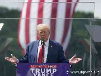 Primo comizio all'aperto dopo l'attentato: Trump parla dietro un vetro antiproiettile