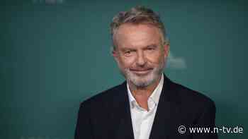 Stocken, dann Tränen: Frage bringt Sam Neill vollkommen außer Fassung