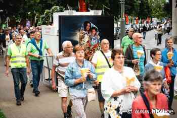 Kaarsjesprocessie trekt langs de Hasseltse kleine ring voor de Virga Jessa