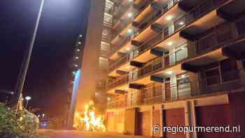 Huisraad in brand tegen flat Anne Franklaan in Purmerend