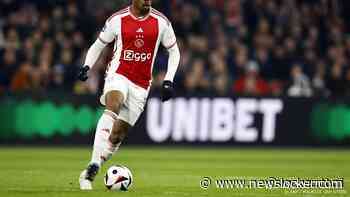 Spits Akpom schiet Ajax met drie treffers richting Europa League