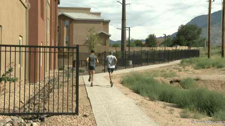Albuquerque leaders celebrate reopening of Foothills trail