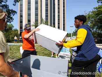 Photo Gallery: Move-in day at University of Toledo