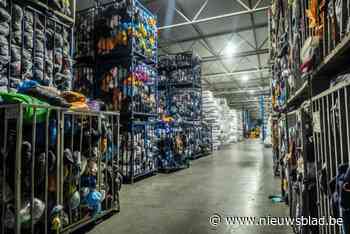 Afrika wil onze oude kleren niet meer: “De magazijnen zitten overvol”