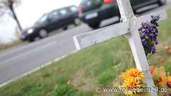 Bei Starkregen Kontrolle verloren: Fahranfänger (†19) prallt nach Überholvorgang mit Auto gegen Baum