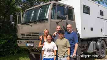 Stellplatz am See: Statt wild auf der Wiese parken Wohnmobile auf dem Parkplatz