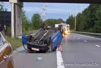Auto slaat over de kop op E313 in Diepenbeek: twee gewonden