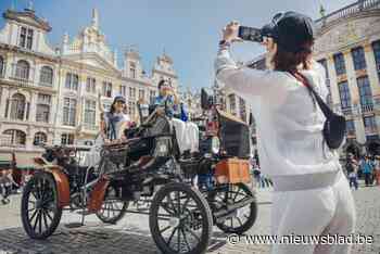 Toeristen zijn wild van Brusselse paardenkoets zonder paarden: “Ik krijg nu vragen om advies vanuit Spanje en Colombia”