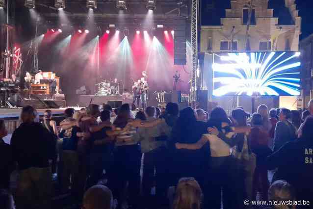 Meezingavond met tien Dendermondse gastartiesten doet Grote Markt daveren