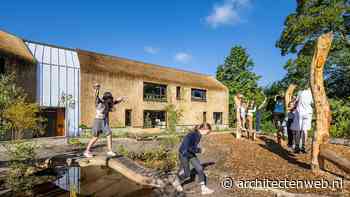 Onalledaagse school is gericht op het verkennen van buiten