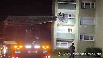 Hilferufe und Klopfen: Seniorin (87) von Feuerwehr in Traunreut aus Wohnung geholt