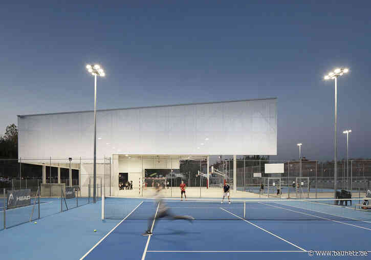 Luftig leicht in Pallejá - Sportanlage bei Barcelona von JPAM und Masala Consultors