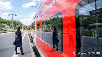 Kritik an Kürzungsplänen: Bahn will bei Bedarf weiter einstellen
