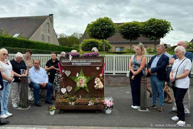 Axelle (3) en Johanna (31) herdacht op plek waar ze omkwamen: “Je denkt dat het zal slijten, maar er komen geen betere dagen”
