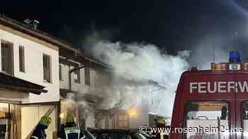 Wohnungsbrand in Vachendorf: Feuerwehr rückt mit über 50 Mann aus